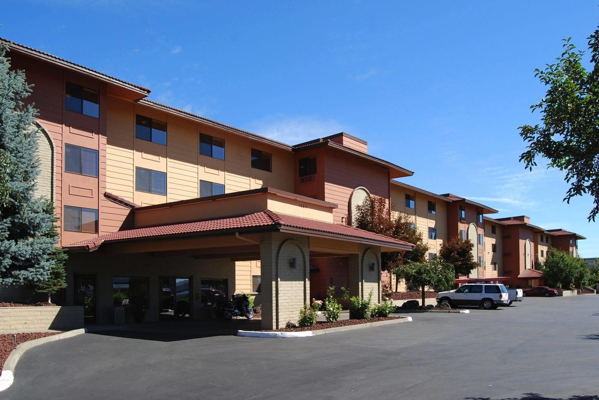 Baymont By Wyndham Yakima Riverfront Exterior foto